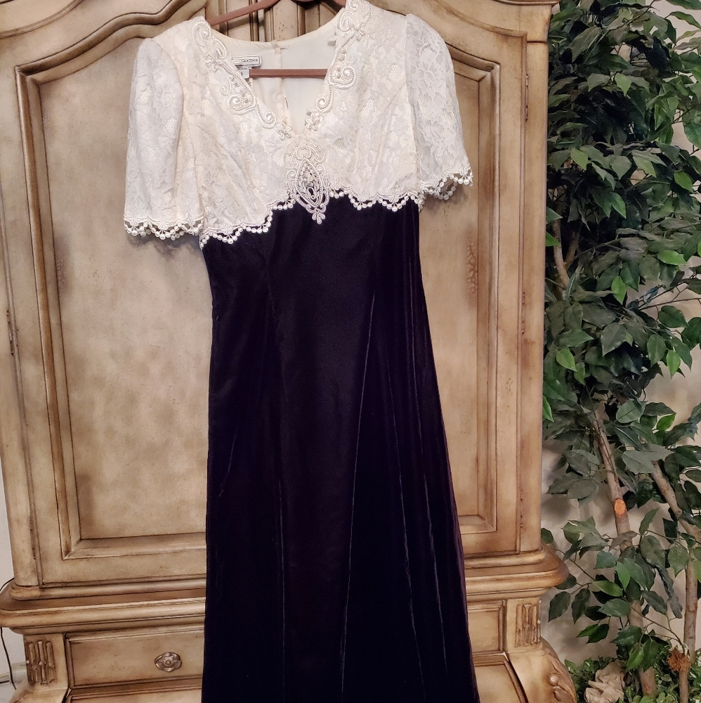 Vintage formal lace n velvet dress.